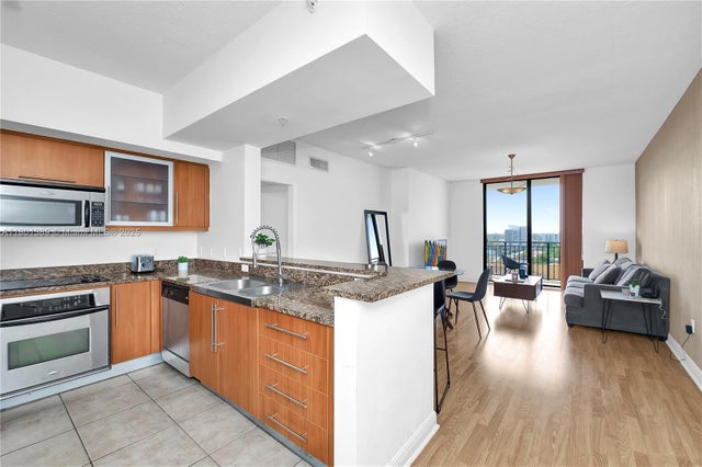 4 of 32 - 888 S Douglas Rd 910, Coral Gables, FL