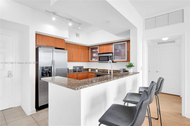 5 of 32 - 888 S Douglas Rd 910, Coral Gables, FL