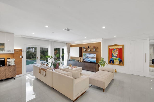 4 of 39 - 726 Ne 17th Way, Fort Lauderdale, FL