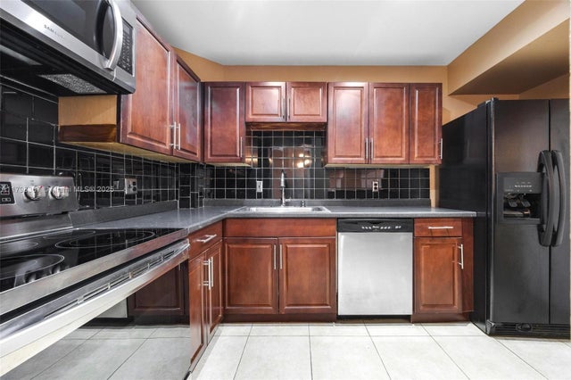 2 of 19 - 4350 Hillcrest Dr 1016, Hollywood, FL