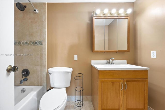 4 of 19 - 4350 Hillcrest Dr 1016, Hollywood, FL