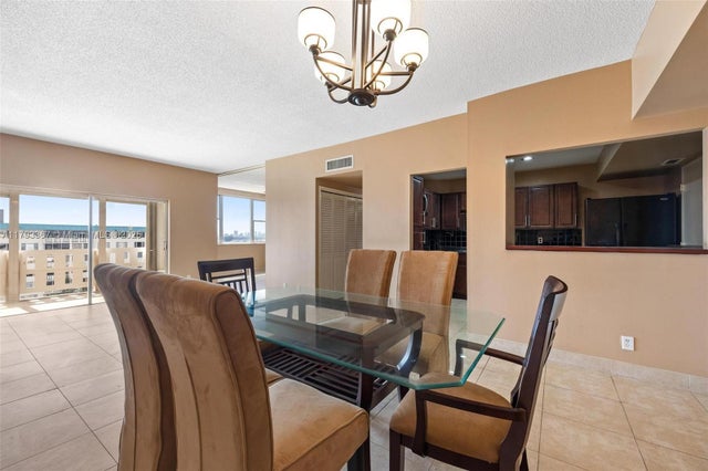 5 of 19 - 4350 Hillcrest Dr 1016, Hollywood, FL