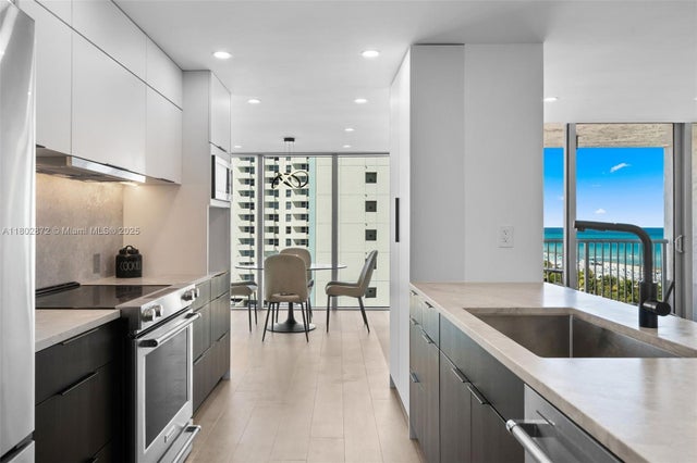 4 of 38 - 2655 Collins Ave 1009, Miami Beach, FL