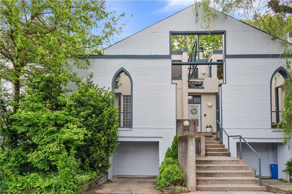 675 College Street A, Shadyside