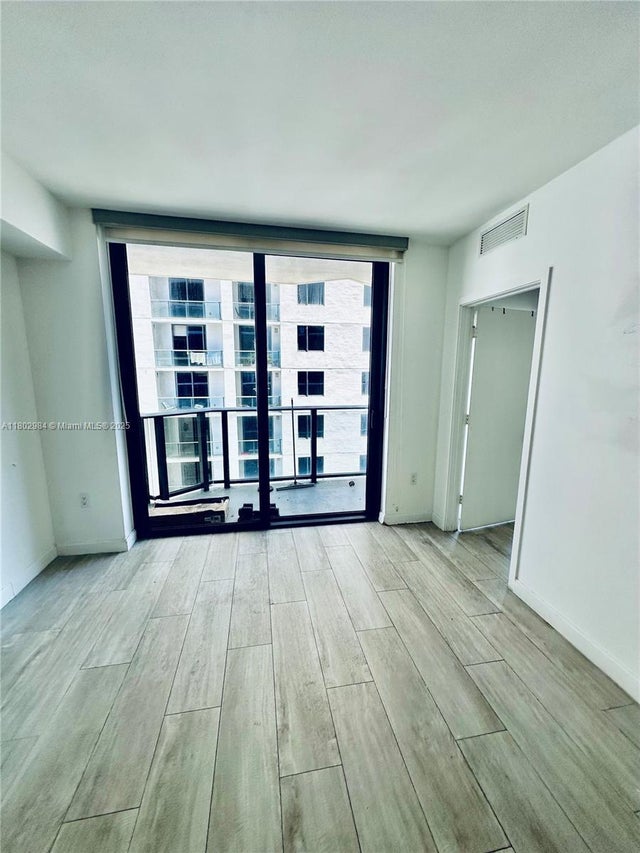3 of 28 - 55 Sw 9th St 3409, Miami, FL