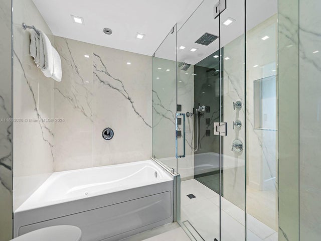 2 of 37 - 500 Brickell Ave 2203, Miami, FL