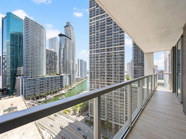 4 of 37 - 500 Brickell Ave 2203, Miami, FL