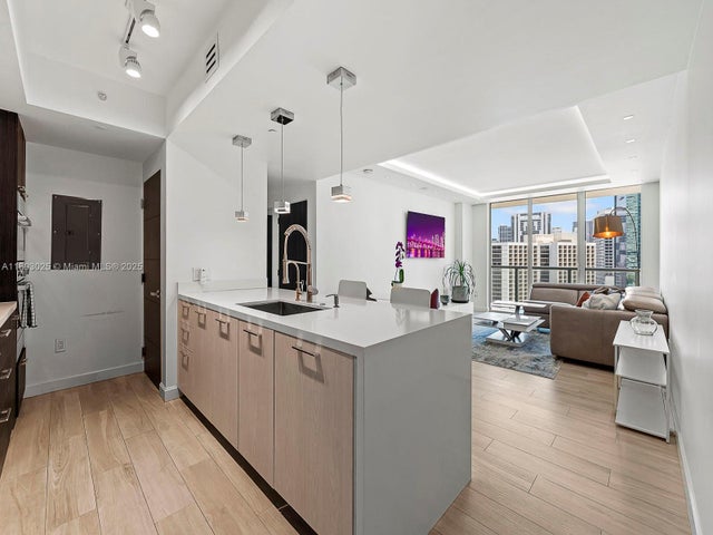 5 of 37 - 500 Brickell Ave 2203, Miami, FL