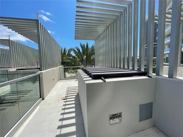 5 of 12 - 18501 Collins Avenue Cabana 22, Sunny Isles Beach, FL