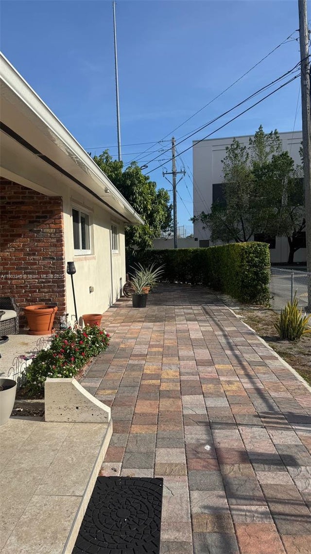 5 of 41 - 111 Sw 24th Ave, Miami, FL