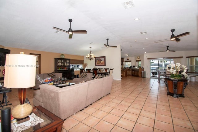 5 of 61 - 3528 Se 16th Pl, Cape Coral, FL
