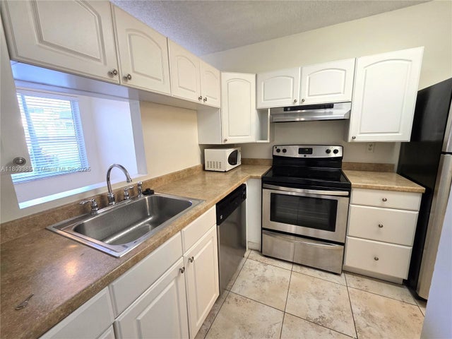2 of 18 - 16104 Glenmoor Dr 16104, West Palm Beach, FL