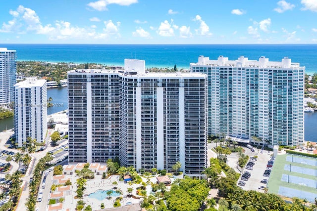 1 of 80 - 20281 E Country Club Dr 1009, Aventura, FL