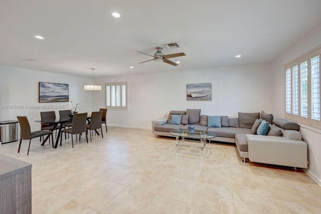 2 of 19 - 932 Polk St, Hollywood, FL