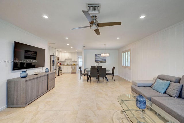 3 of 19 - 932 Polk St, Hollywood, FL