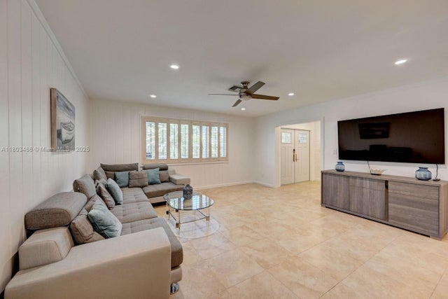 4 of 19 - 932 Polk St, Hollywood, FL