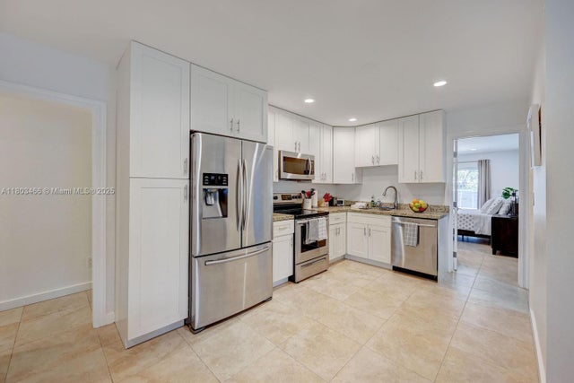 5 of 19 - 932 Polk St, Hollywood, FL