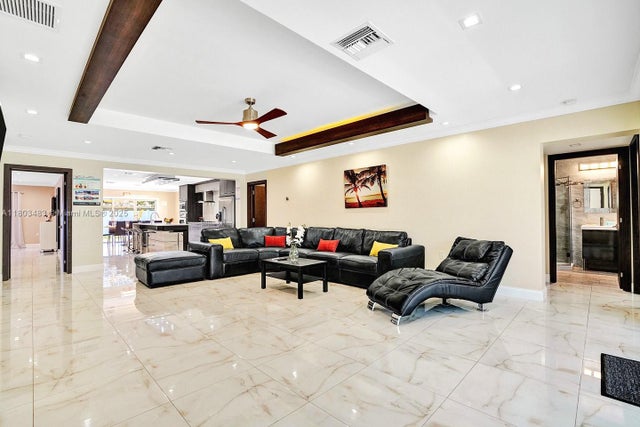 3 of 36 - 1318 Washington St, Hollywood, FL