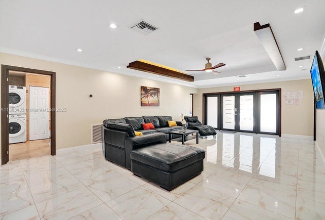 4 of 36 - 1318 Washington St, Hollywood, FL
