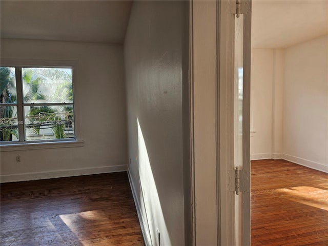 4 of 28 - 900 16th St 207, Miami Beach, FL