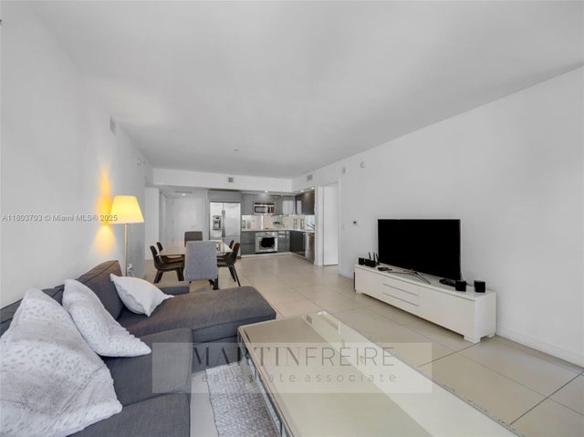 4 of 46 - 31 Se 6th St 907, Miami, FL