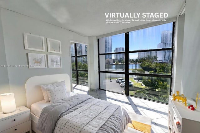 2 of 34 - 1000 Parkview Dr 424, Hallandale Beach, FL