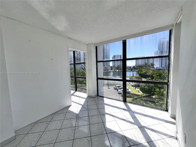 3 of 34 - 1000 Parkview Dr 424, Hallandale Beach, FL