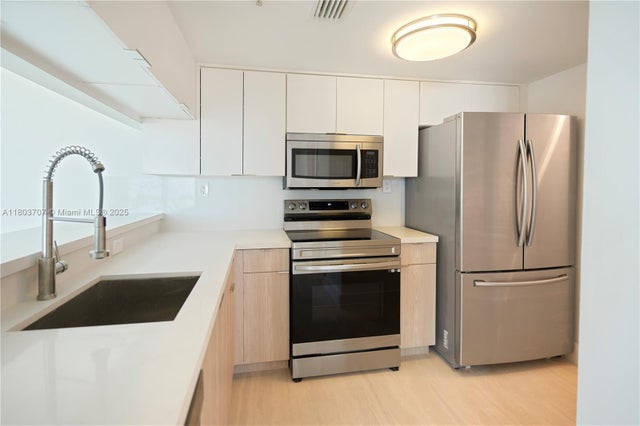 4 of 21 - 650 West Ave 1404, Miami Beach, FL