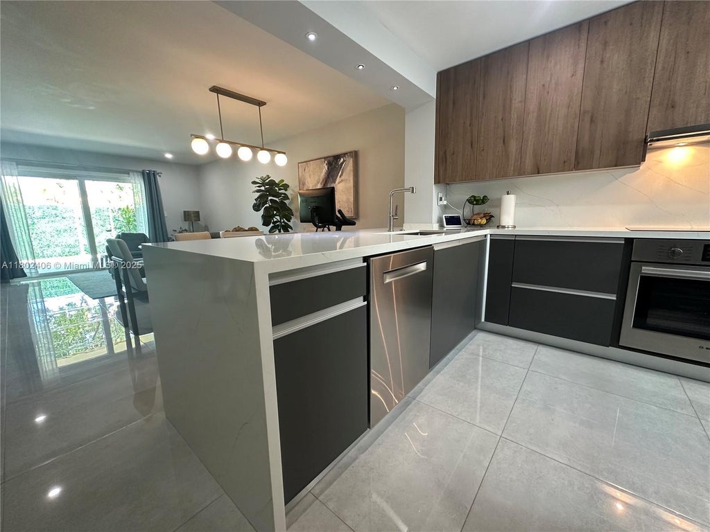 8443 Sw 137th Ave 8443, Miami