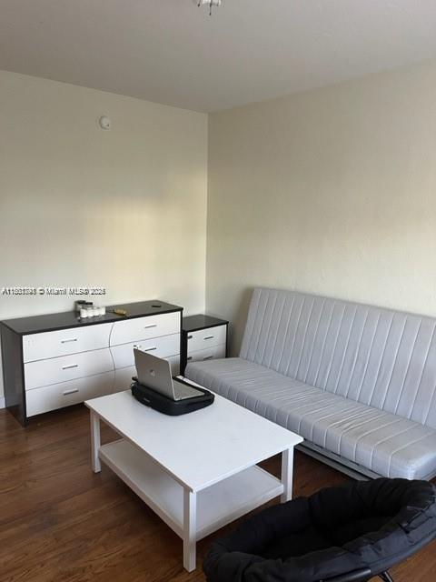 1 of 7 - 741 15th St 8, Miami Beach, FL