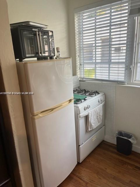 4 of 7 - 741 15th St 8, Miami Beach, FL