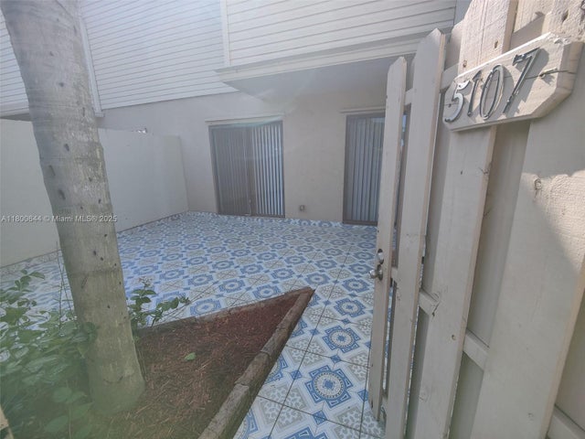 4 of 34 - 616 Executive Center Dr 107, West Palm Beach, FL