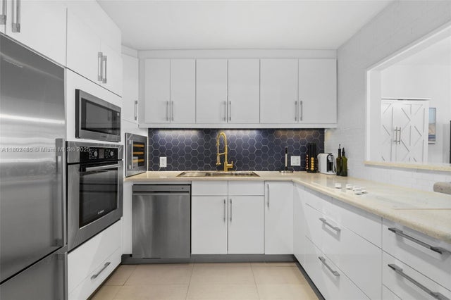5 of 26 - 1228 West Ave 704, Miami Beach, FL