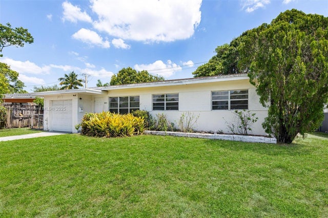 3 of 30 - 3271 Auburn Blvd, Fort Lauderdale, FL
