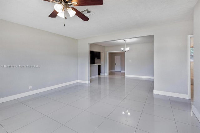 5 of 30 - 3271 Auburn Blvd, Fort Lauderdale, FL