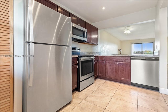3 of 11 - 880 Ne 207th Ter 202-10, Miami, FL