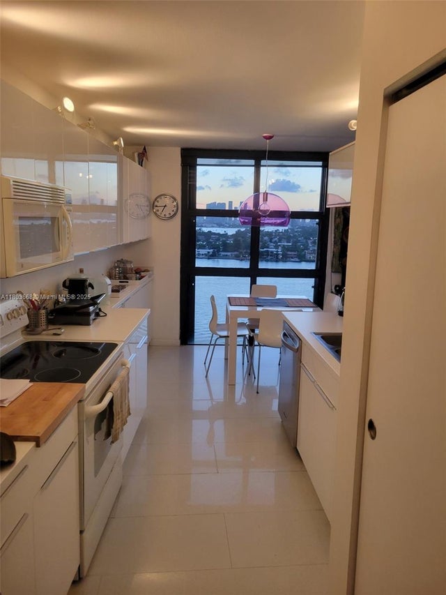 4 of 21 - 9 Island Ave 1806, Miami Beach, FL