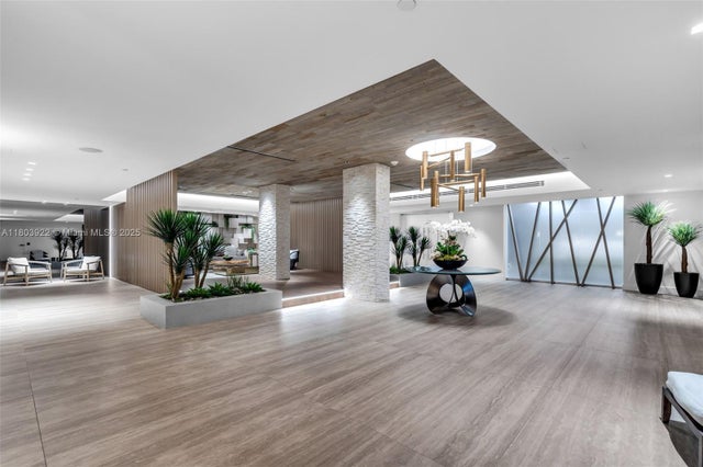 3 of 36 - 2301 Collins Ave. 727, Miami Beach, FL