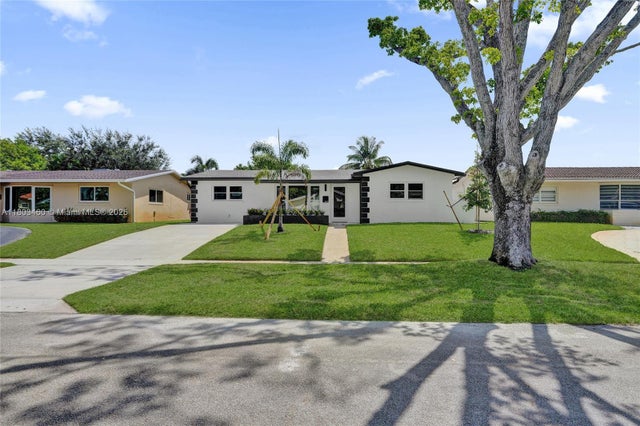 1 of 27 - 2021 N 53rd Ave, Hollywood, FL