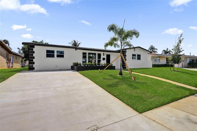 3 of 27 - 2021 N 53rd Ave, Hollywood, FL