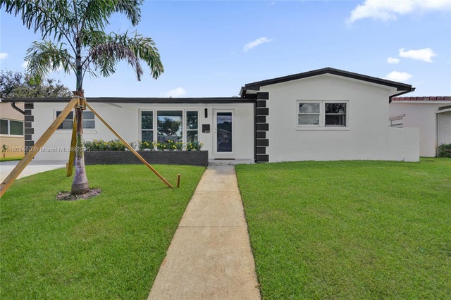 5 of 27 - 2021 N 53rd Ave, Hollywood, FL