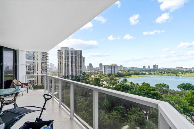 4 of 43 - 20281 E Country Club Dr 909, Aventura, FL