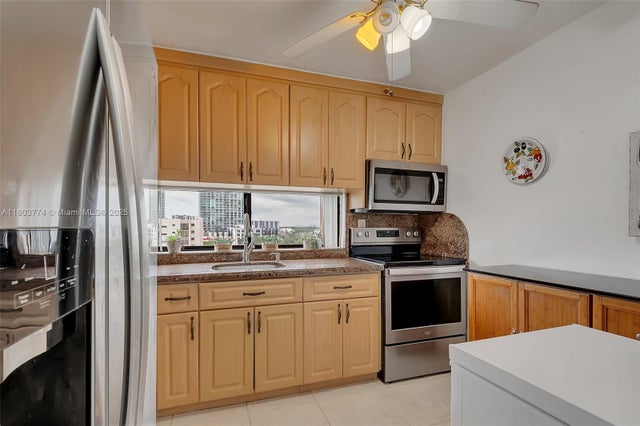 3 of 22 - 17021 N Bay Rd 918, Sunny Isles Beach, FL