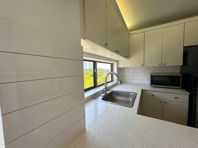5 of 44 - 16919 N Bay Rd 617, Sunny Isles Beach, FL
