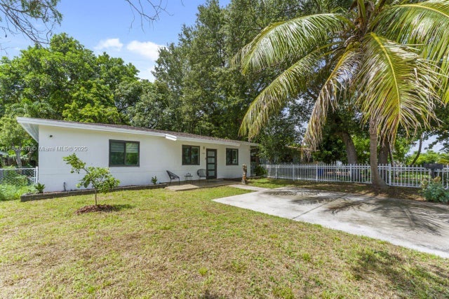 2 of 26 - 1330 Ne 155th St, North Miami Beach, FL