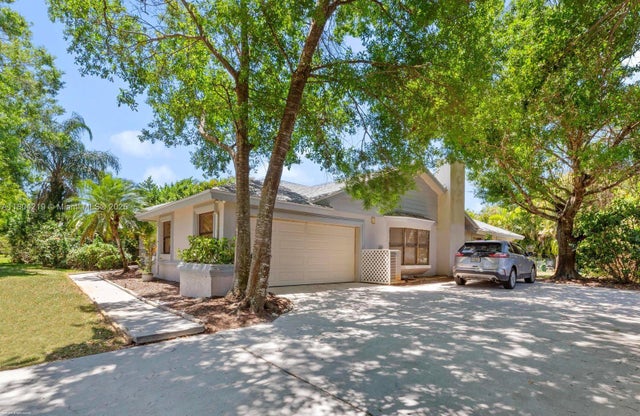 1 of 13 - 15365 Meadow Wood Dr, Wellington, FL