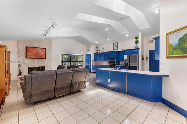 5 of 13 - 15365 Meadow Wood Dr, Wellington, FL