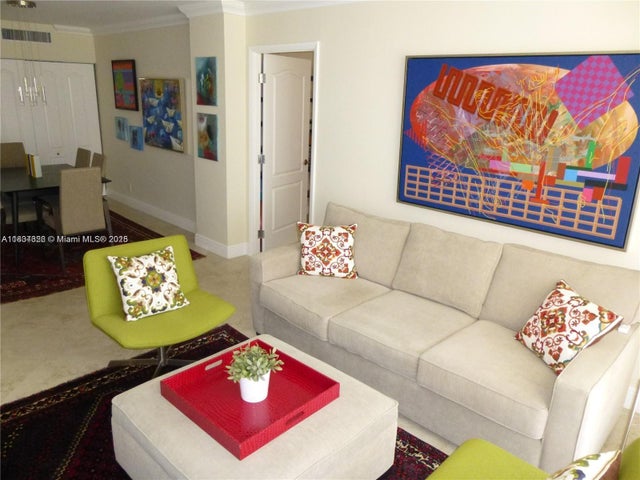 1 of 21 - 3101 N Country Club Dr 107, Aventura, FL