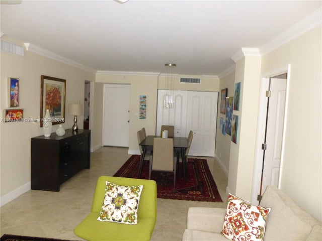 2 of 21 - 3101 N Country Club Dr 107, Aventura, FL