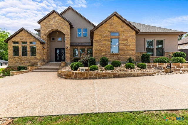 1605 Altavista Loop, Temple